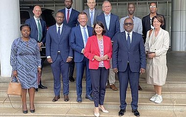 Auf zu neuen Märkten: ein Teil der rheinland-pfälzischen Delegation vor Ort in Ruanda